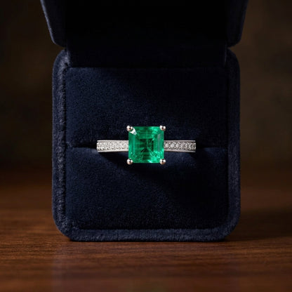 Emerald And Diamond Ring In 18k White Gold — gift presentation