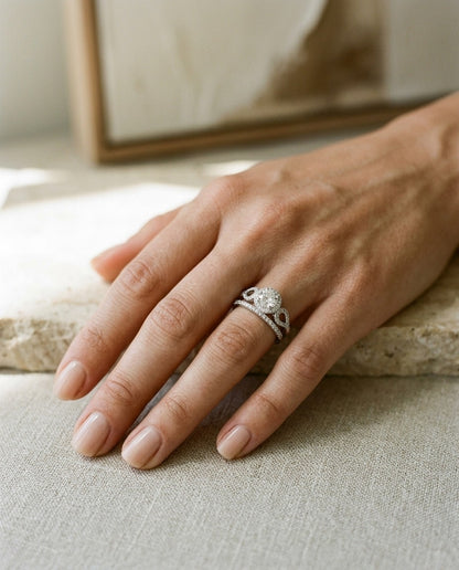 Diamond Wedding Set In 18k White Gold 0.75Ct Round Center — portrait close