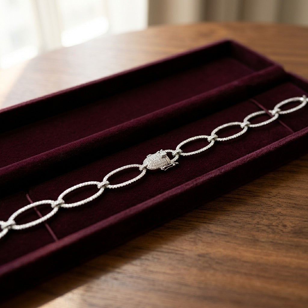 Diamond Pave Open Oval Link Bracelet in 18k White Gold (5-1/8 Ct.tw.) — velvet box