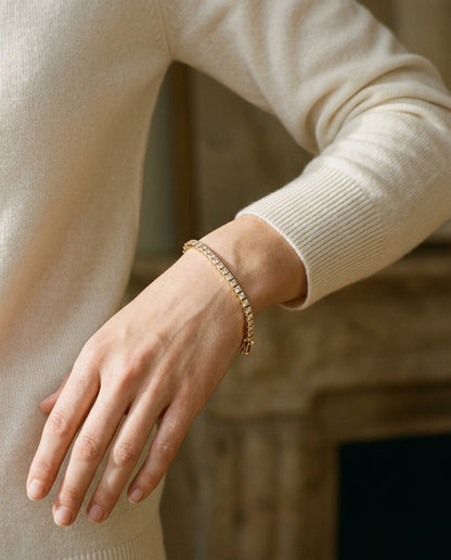 Diamond Princess Channel Tennis Bracelet in 18k Yellow Gold (4ctw) — portrait close