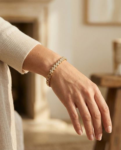 3 Stone Diamond Link Bracelet in 18k Yellow Gold (5.00 Ct.tw.) — portrait close