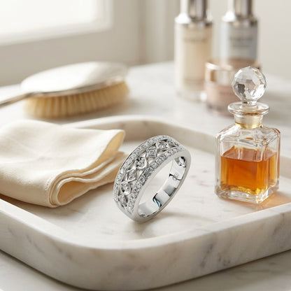 Diamond Shape and Circle Pattern Band with Pave Edging in 14k White Gold (1/2 Ct.tw.) — marble silk