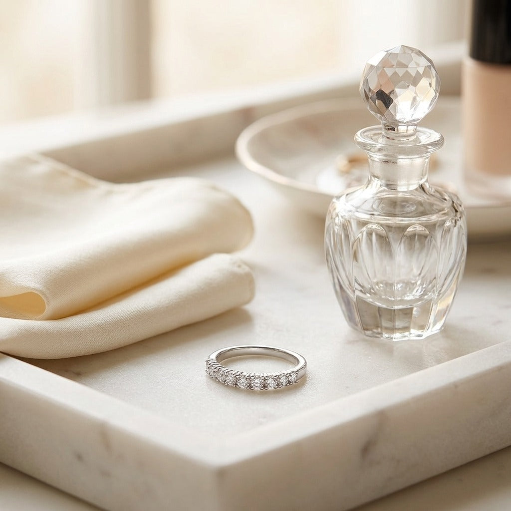 Graduated Diamond Ring 14k White Gold — marble silk