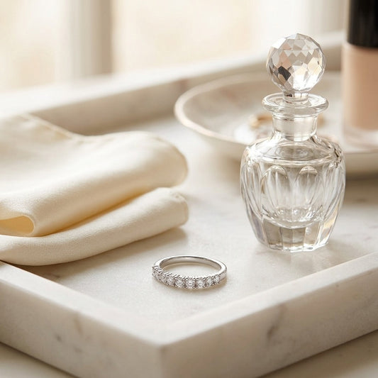 Graduated Diamond Ring 14k White Gold — marble silk