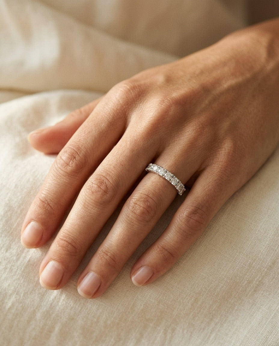 Graduated Diamond Ring 14k White Gold — portrait close
