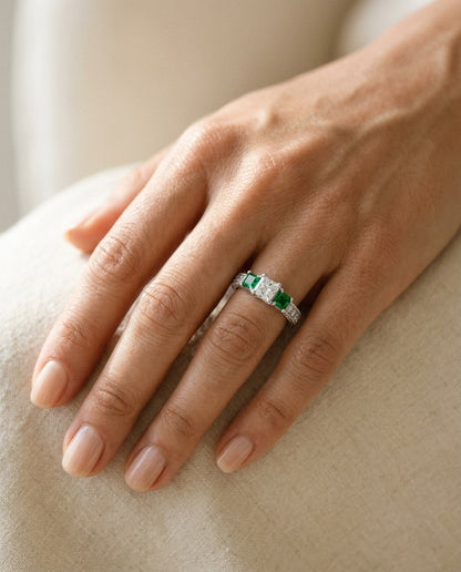Estie G 14k White Gold 1/8ct Tdw Diamond and Tsavorite 3-Stone Ring (H-I, I1-I2) (Size 7) — portrait close