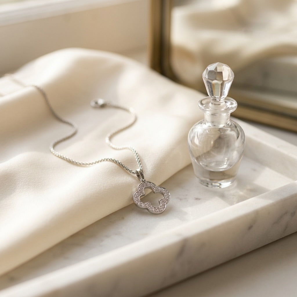 Pave Diamond Clover in 14k White Gold (1/5 Ct.tw.) — marble silk