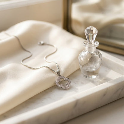 Pave Diamond Clover in 14k White Gold (1/5 Ct.tw.) — marble silk