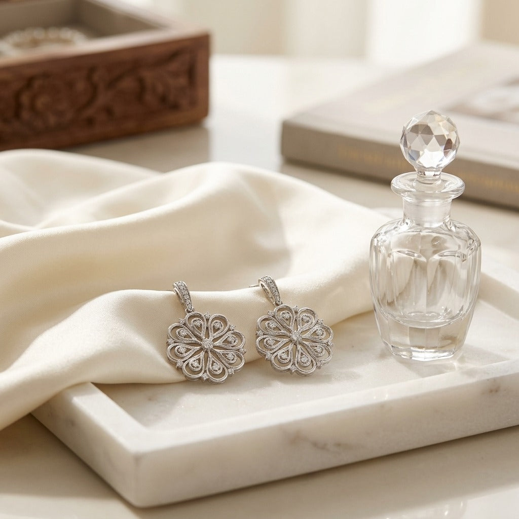 Diamond Floral Pendant In 14k White Gold 1/7ctw, 18in Rolo Chain — marble silk