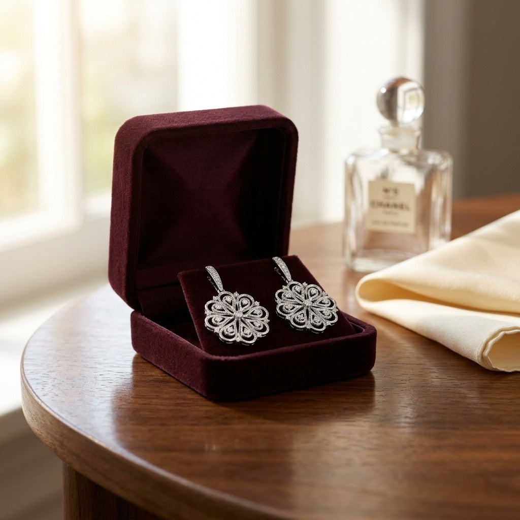 Diamond Floral Pendant In 14k White Gold 1/7ctw, 18in Rolo Chain — velvet box
