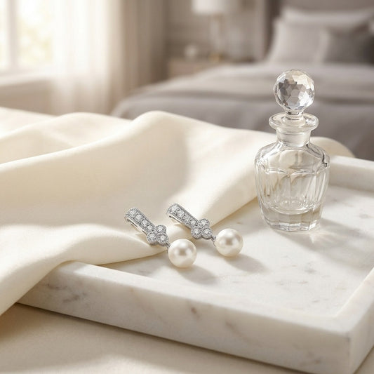 White Pearl and Diamond Drop Pendant with Clover and Pave Millgrained Bail in 14k White Gold (9.0-9.5mm) (Si) — marble silk