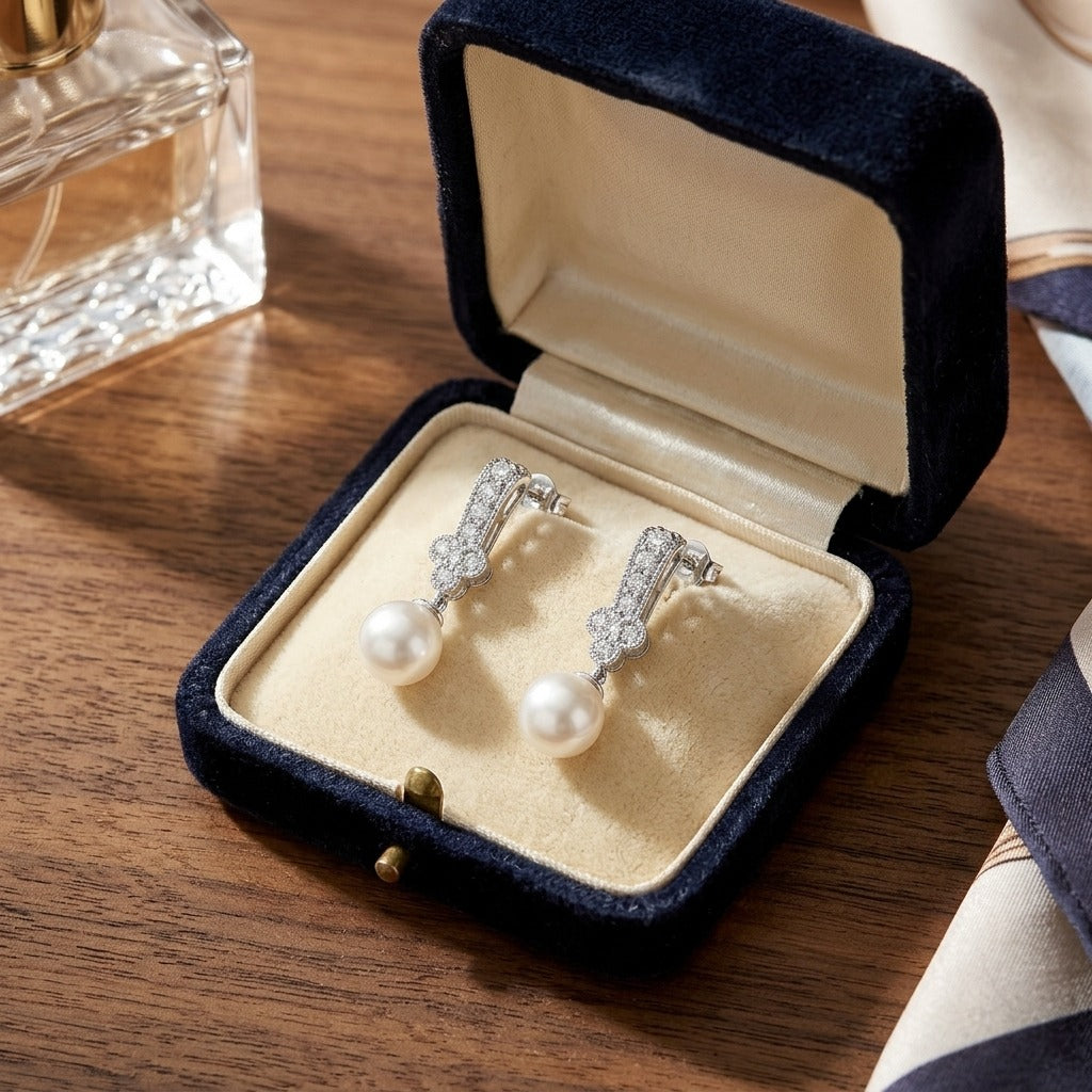 White Pearl and Diamond Drop Pendant with Clover and Pave Millgrained Bail in 14k White Gold (9.0-9.5mm) (Si) — velvet box