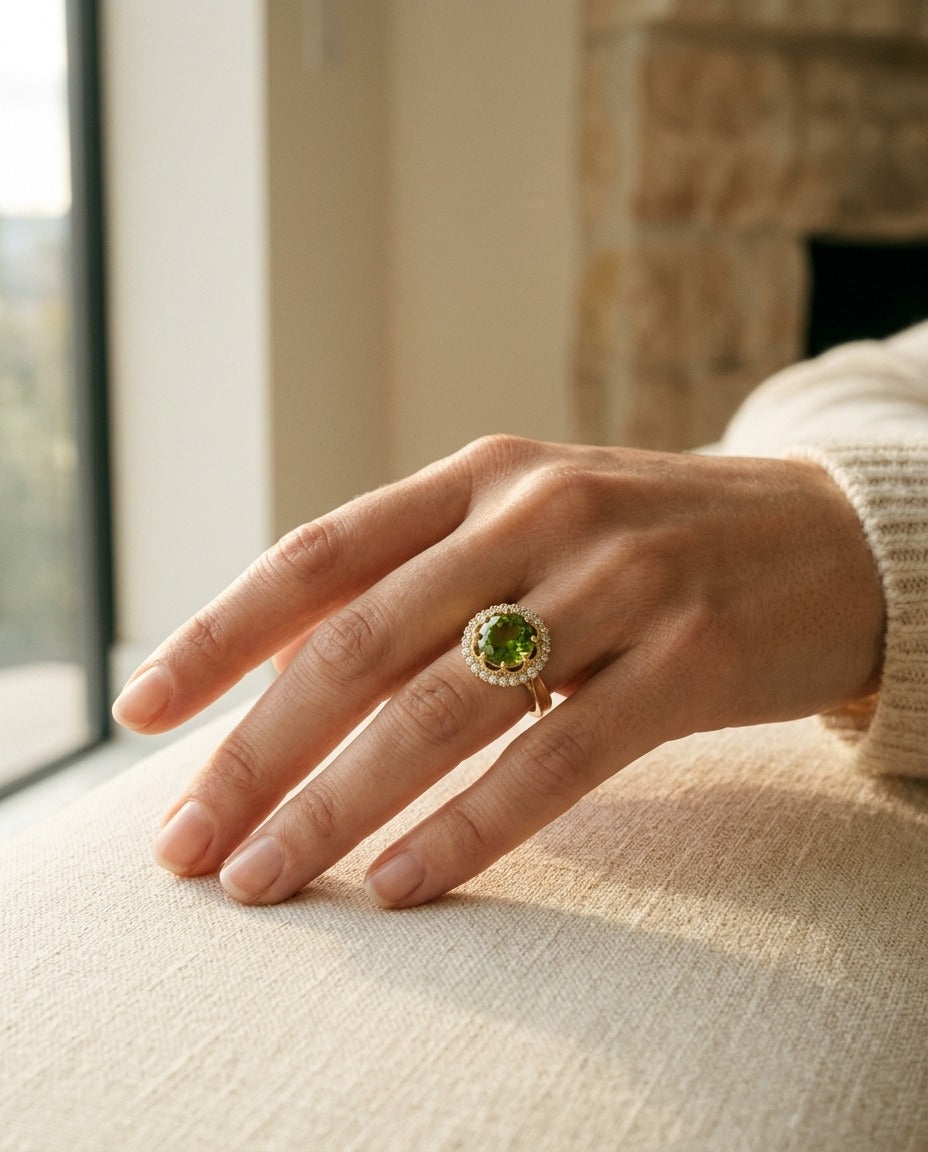 Diamond 1/6ctw & Peridot Ring Set in 14k Yellow Gold — portrait close