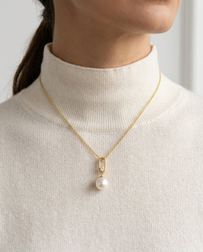 Freshwater Pearl & Diamond Pendant 1/12ctw Adjustable 16-18 Inch Chain in 14K Yellow Gold - lifestyle