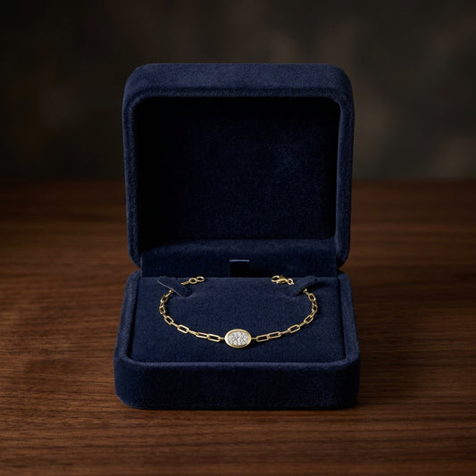 Diamond Paper Clip Bracelet With Oval Motif in 14k Yellow Gold 1/6ctw — gift presentation