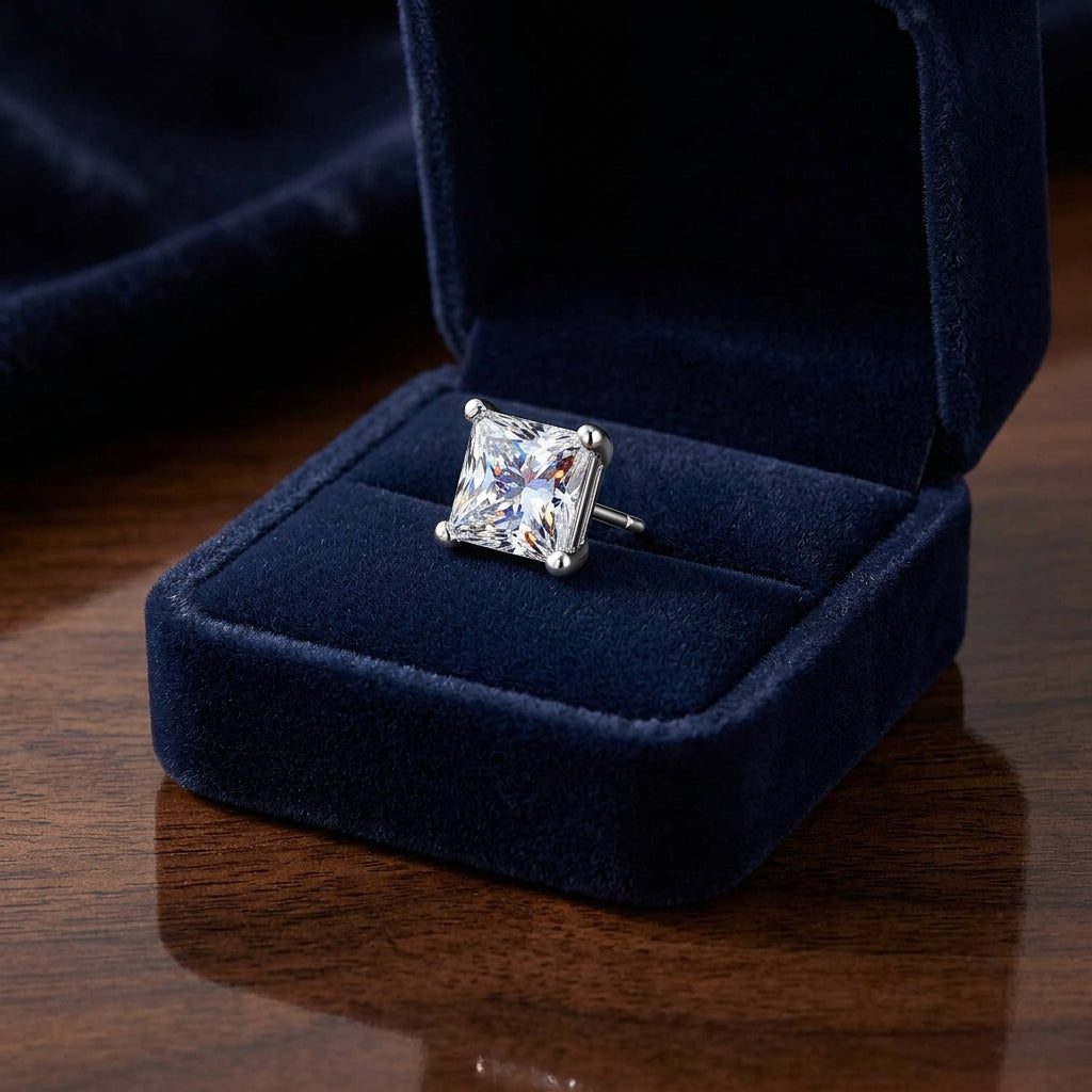 Princess Cut Diamond Studs Pt950 — gift presentation